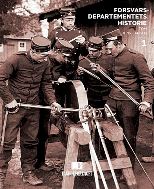 Forsvarsdepartementets historie 1814-2014 Bd.1, Fra enevelde til folkestyre 1814-1940